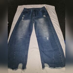Distressed Wide-Leg Barrell Jeans